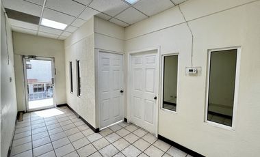 Oficina # 6. 96 m2 Excelente ubicación Blvd Manuel Gómez Morin