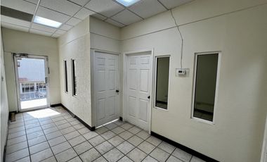 Oficina # 6. 96 m2 Excelente ubicación Blvd Manuel Gómez Morin