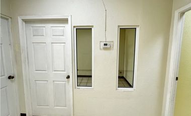 Oficina # 6. 96 m2 Excelente ubicación Blvd Manuel Gómez Morin