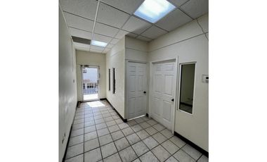 Oficina # 6. 96 m2 Excelente ubicación Blvd Manuel Gómez Morin