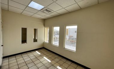 Oficina # 6. 96 m2 Excelente ubicación Blvd Manuel Gómez Morin