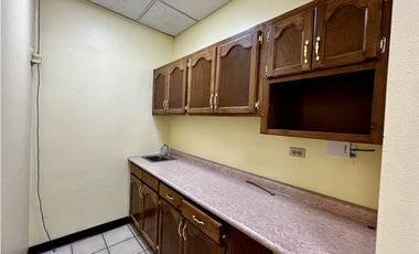 Oficina # 6. 96 m2 Excelente ubicación Blvd Manuel Gómez Morin