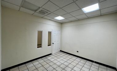 Oficina # 6. 96 m2 Excelente ubicación Blvd Manuel Gómez Morin