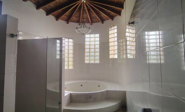 FINCA AMOBLADA EN ARRIENDO UBICADA EN RIONEGRO