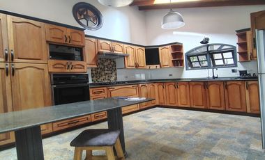 FINCA AMOBLADA EN ARRIENDO UBICADA EN RIONEGRO