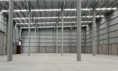 BODEGA 475m2 en parque frente al PIQ