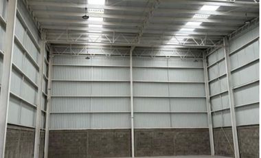 BODEGA 580m2 en parque frente al PIQ