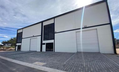 BODEGA 580m2 en parque frente al PIQ