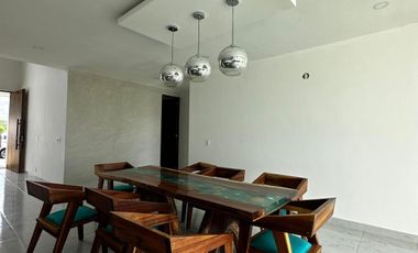 Casa en venta en Sitpach, Mérida con 4 recámaras, alberca y entrega inmediata
