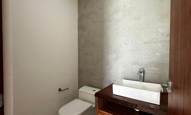 Casa en venta en Sitpach, Mérida con 4 recámaras, alberca y entrega inmediata