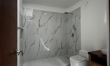 Casa en venta en Sitpach, Mérida con 4 recámaras, alberca y entrega inmediata