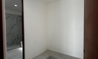 Casa en venta en Sitpach, Mérida con 4 recámaras, alberca y entrega inmediata