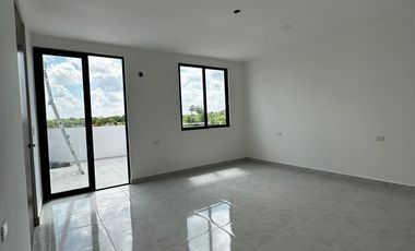 Casa en venta en Sitpach, Mérida con 4 recámaras, alberca y entrega inmediata