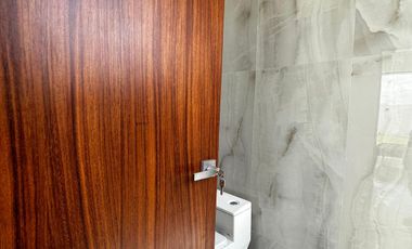 Casa en venta en Sitpach, Mérida con 4 recámaras, alberca y entrega inmediata