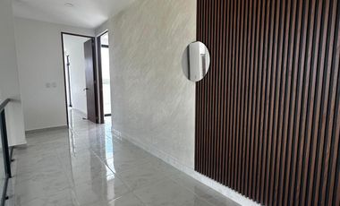 Casa en venta en Sitpach, Mérida con 4 recámaras, alberca y entrega inmediata