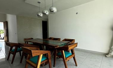 Casa en venta en Sitpach, Mérida con 4 recámaras, alberca y entrega inmediata