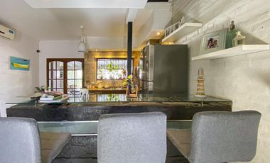 Casa de 4 dormitorios con pileta y quincho
