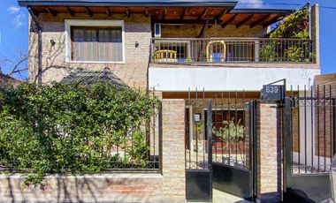 Casa de 4 dormitorios con pileta y quincho