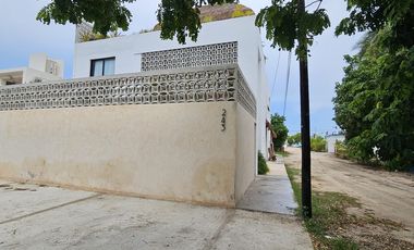 CASA EN VENTA MERIDA, PLAYA CHELEM, AMUEBLADA, A 100 MTS DEL MAR, LISTA.