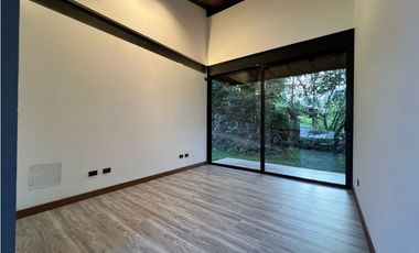Casa campestre de un nivel para estrenar en venta en el Retiro