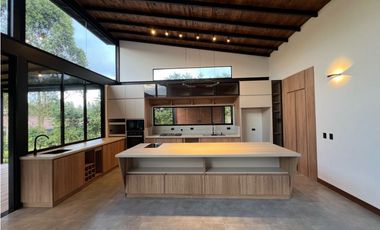 Casa campestre de un nivel para estrenar en venta en el Retiro