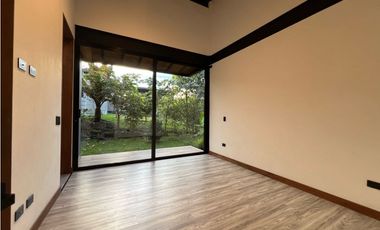 Casa campestre de un nivel para estrenar en venta en el Retiro