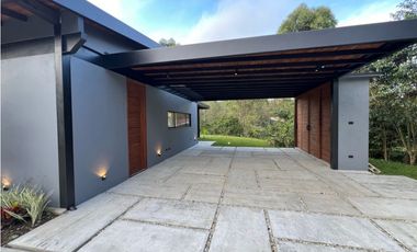 Casa campestre de un nivel para estrenar en venta en el Retiro