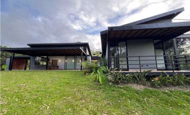 Casa campestre de un nivel para estrenar en venta en el Retiro