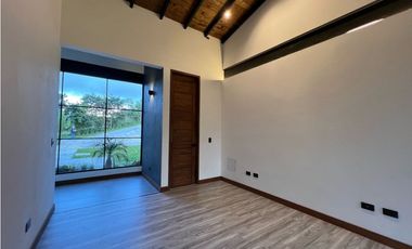 Casa campestre de un nivel para estrenar en venta en el Retiro