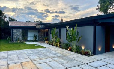 Casa campestre de un nivel para estrenar en venta en el Retiro