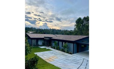 Casa campestre de un nivel para estrenar en venta en el Retiro