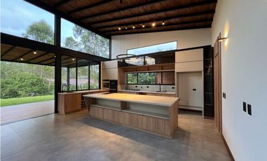 Casa campestre de un nivel para estrenar en venta en el Retiro