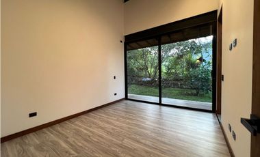 Casa campestre de un nivel para estrenar en venta en el Retiro