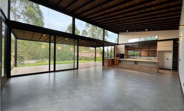 Casa campestre de un nivel para estrenar en venta en el Retiro