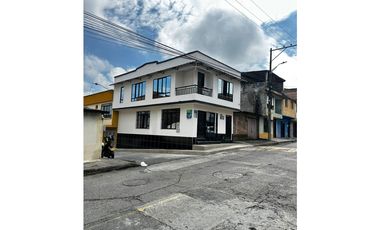 Casa esquinera para la venta en las Mercedes, Cuba,Pereira