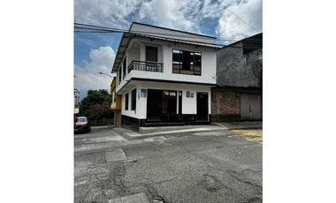 Casa esquinera para la venta en las Mercedes, Cuba,Pereira