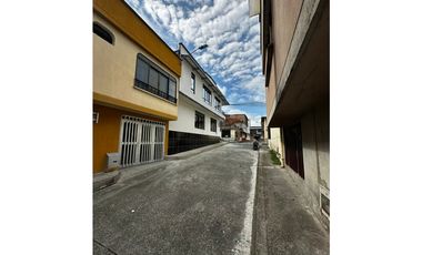 Casa esquinera para la venta en las Mercedes, Cuba,Pereira