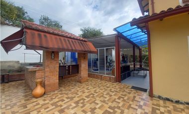 VENDO CASA CAMPESTRE EN LA VEGA