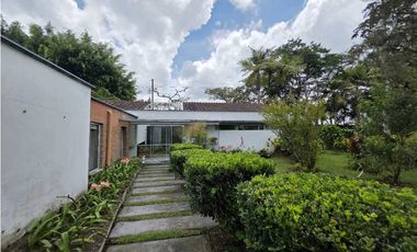 CASA FINCA EN ARRIENDO RIONEGRO ANTIOQUIA, SECTOR LLANOGRANDE