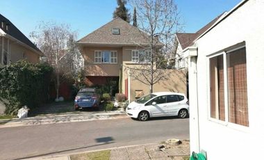 Se arrienda amplia casa en Condominio de Peñalolén