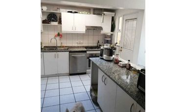 Se arrienda amplia casa en Condominio de Peñalolén