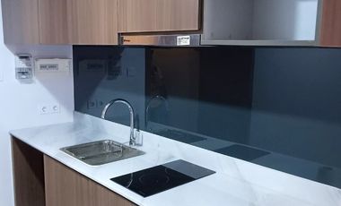 DISEWAKAN UNIT STUDIO APARTEMEN THE SMITH ALAM SUTERA TANGERANG