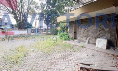 Disewakan Properti Strategis Rumah dan Tanah Luas Pinggir Jalan Besar