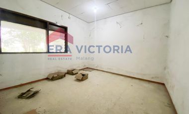 Disewakan Properti Strategis Rumah dan Tanah Luas Pinggir Jalan Besar