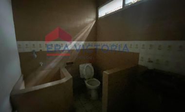 Disewakan Properti Strategis Rumah dan Tanah Luas Pinggir Jalan Besar