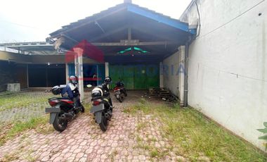 Disewakan Properti Strategis Rumah dan Tanah Luas Pinggir Jalan Besar