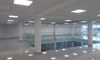 SE ARRIENDA EDIFICIO DE 3 PISOS EN ZONA CENTRO (CÓD. 538)