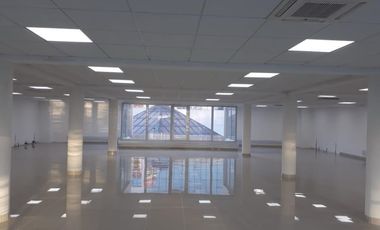 SE ARRIENDA EDIFICIO DE 3 PISOS EN ZONA CENTRO (CÓD. 538)