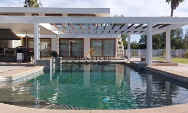 GRAN CASA EN CHICUREO, NEGOCIABLE