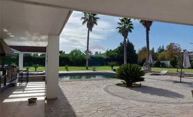 GRAN CASA EN CHICUREO, NEGOCIABLE